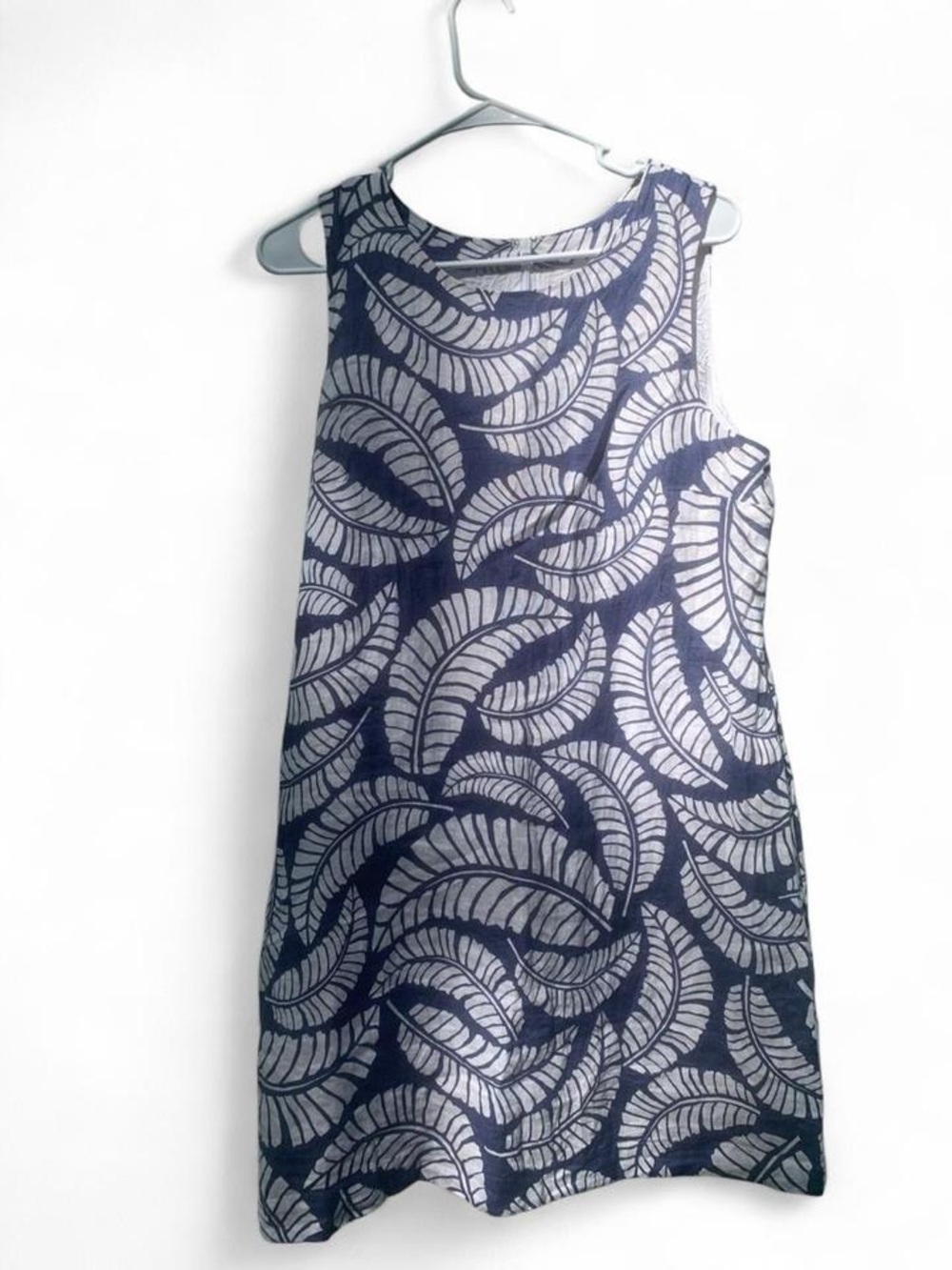 Leaf-Print Sleeveless Mini Dress in Navy and White